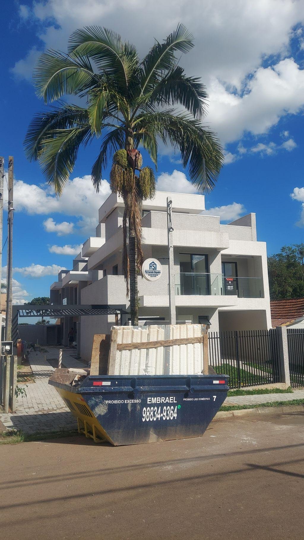 Sobrado Triplex no Uberaba, com amploTerraço e Churrasqueira. - de Frente Para a Rua. - Imagem 2
