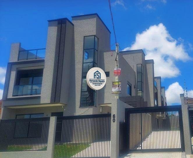 Sobrado Triplex no Capão Raso: Sua Nova Casa de Ótimo Padrão -S-02/03