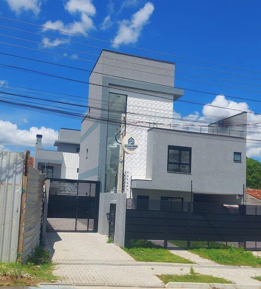 Sobrado à Venda - Bairro Uberaba, Curitiba, Triplex com Terraço - Uberaba-Curitiba