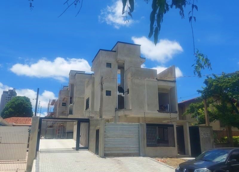 Sobrado  no Novo Mundo em Curitiba, Triplex de Alto Padrão, 03 dormitórios