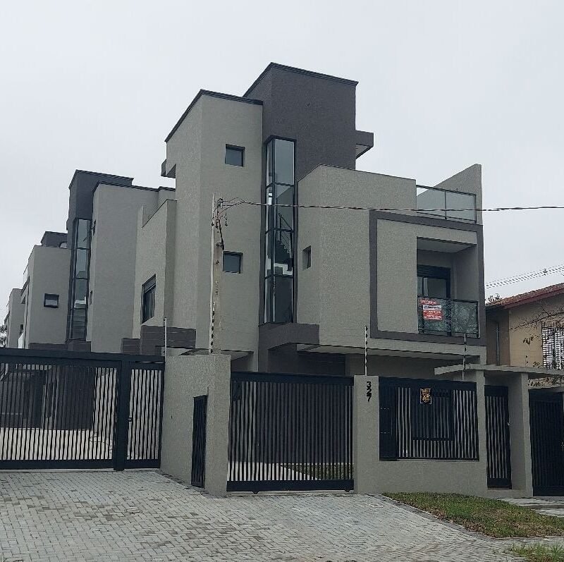 Sobrado no Novo Mundo em Curitiba, 03 dormitórios, Triplex