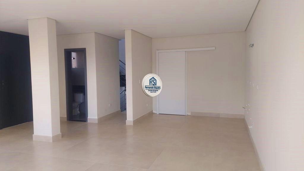 🏡 Sobrado à Venda no Bairro Uberaba - Curitiba, Quadriplex Bem Planejado, Frente Para a Rua. - Imagem 13