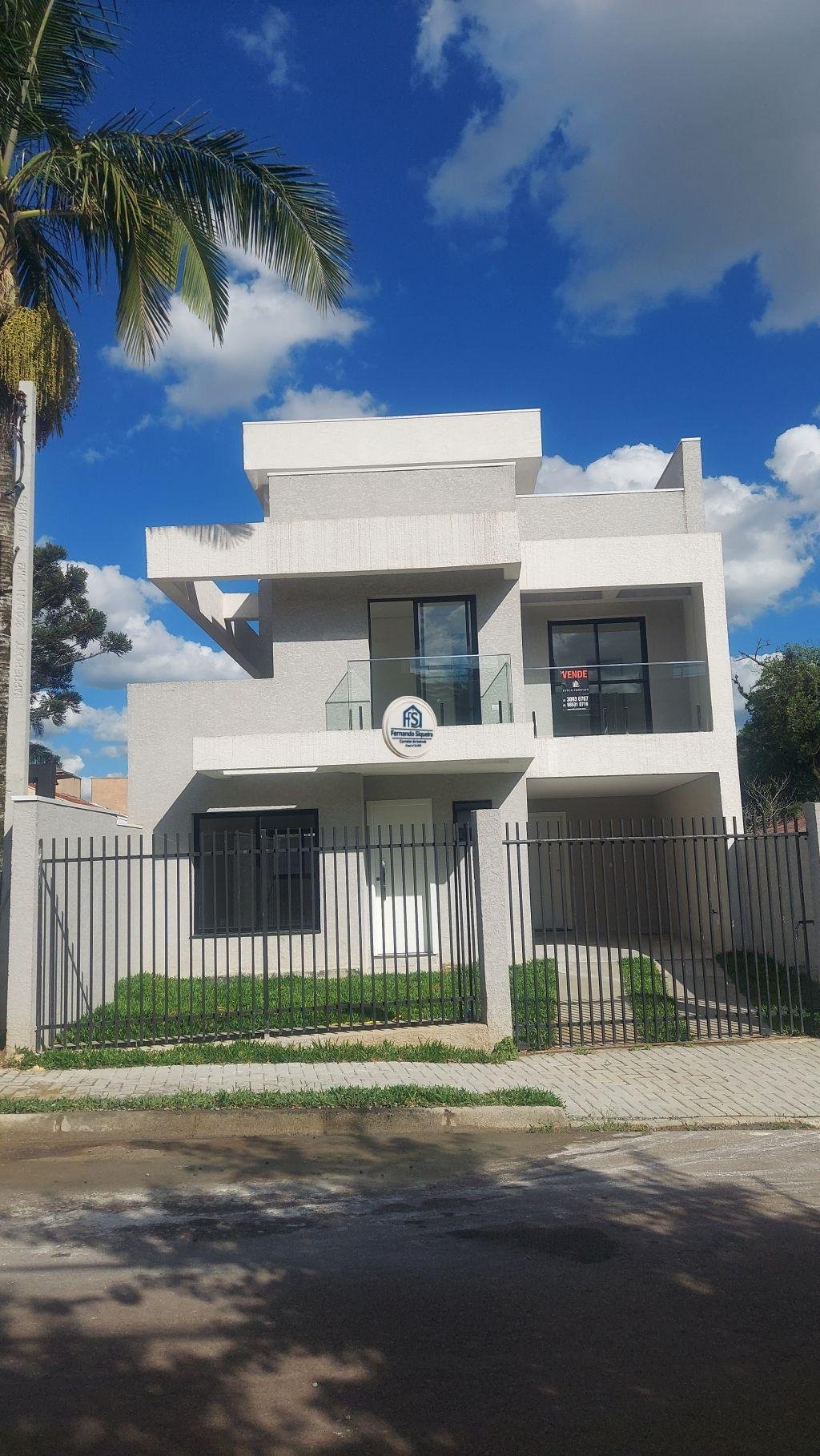 Sobrado Triplex no Uberaba, com amploTerraço e Churrasqueira. - de Frente Para a Rua. - Imagem 3