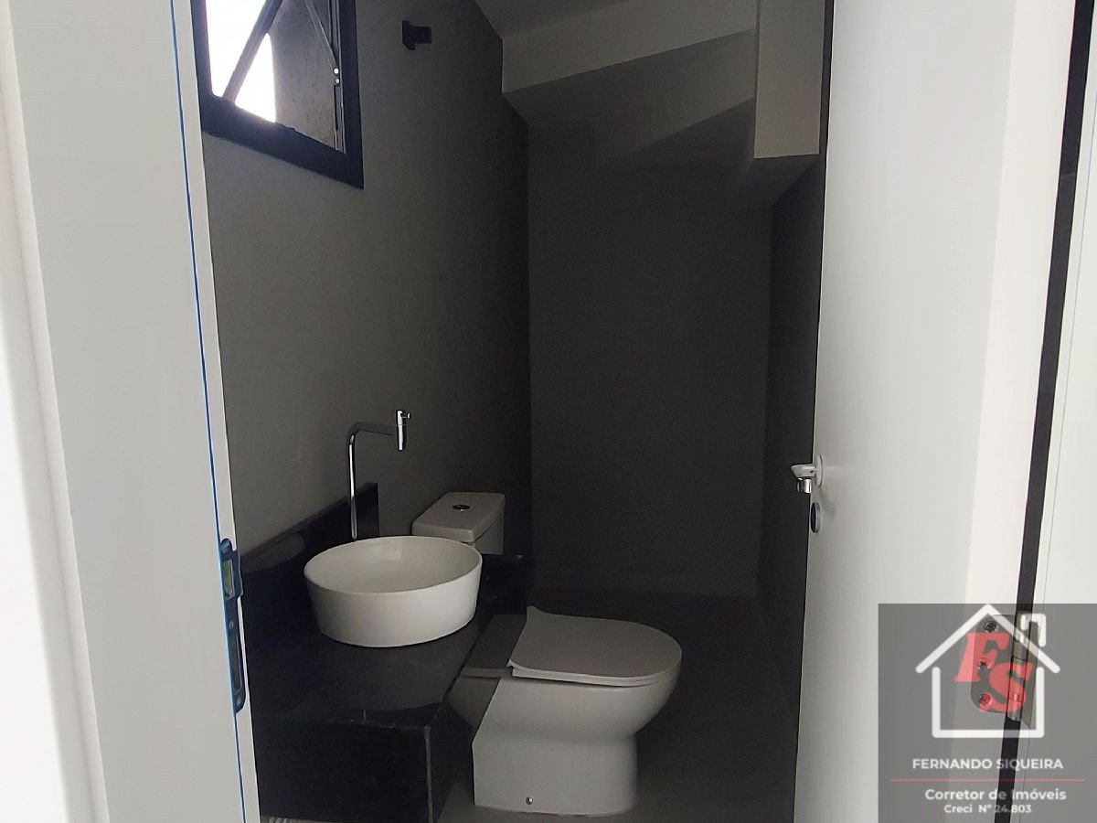 Sobrado no Novo Mundo em Curitiba, 03 dormitórios, Triplex - Imagem 9