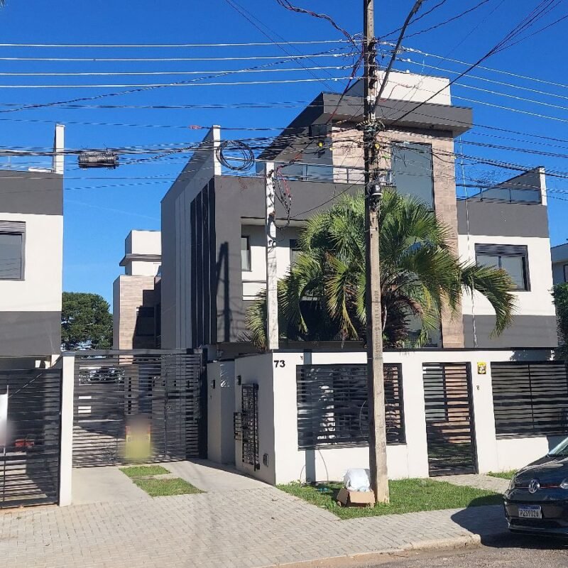 Sobrado no Uberaba Curitiba | 3 Qts e Terraço